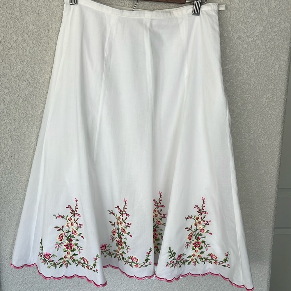 Chadwick Womens’s White Cotton Skirt Beautiful Embroided Flowers Size 10